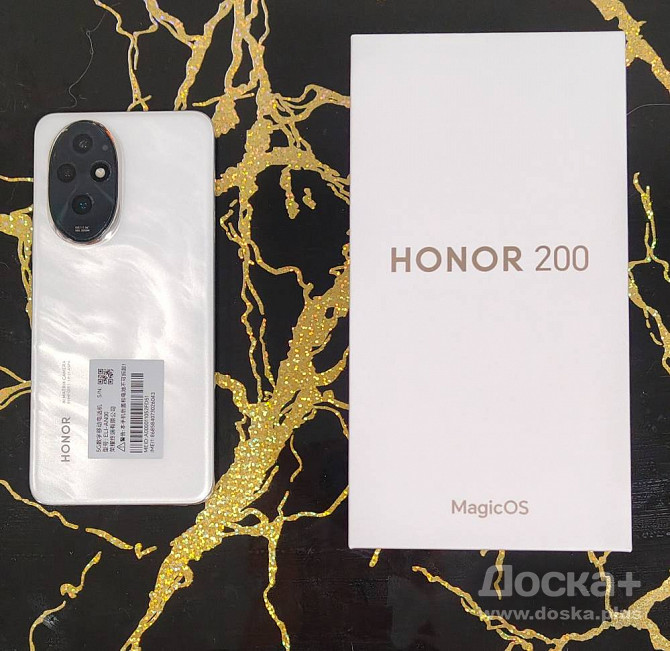 HONOR 200, 12/512 ГБ. + 9 чехлов.