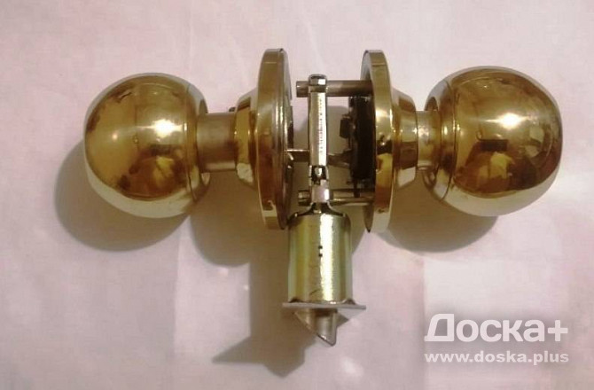 Ручка - защелка круглая для межкомнатной двери.